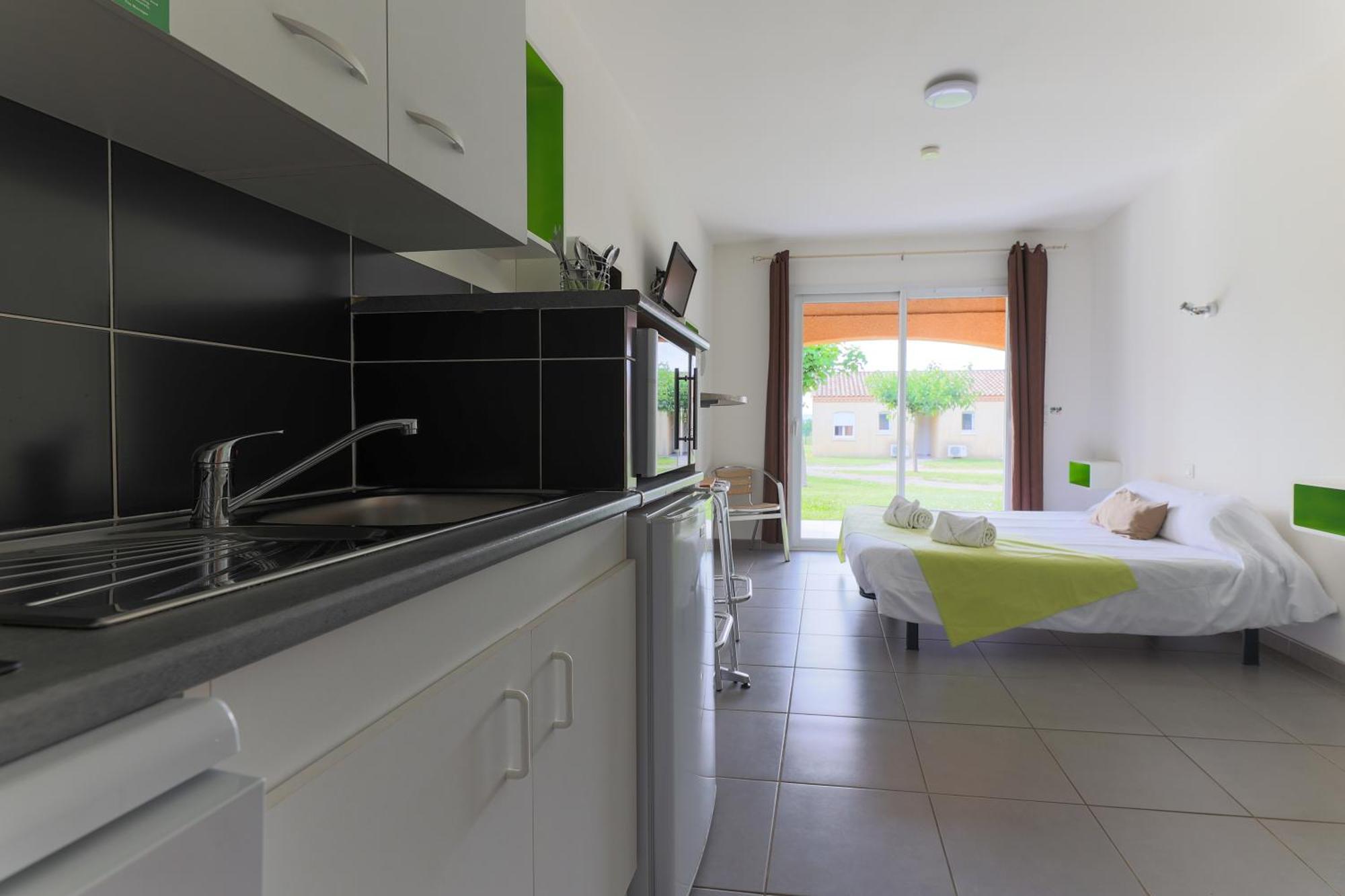 Park & Suites Village Gorges De L'Herault-Cevennes Brissac Exterior photo