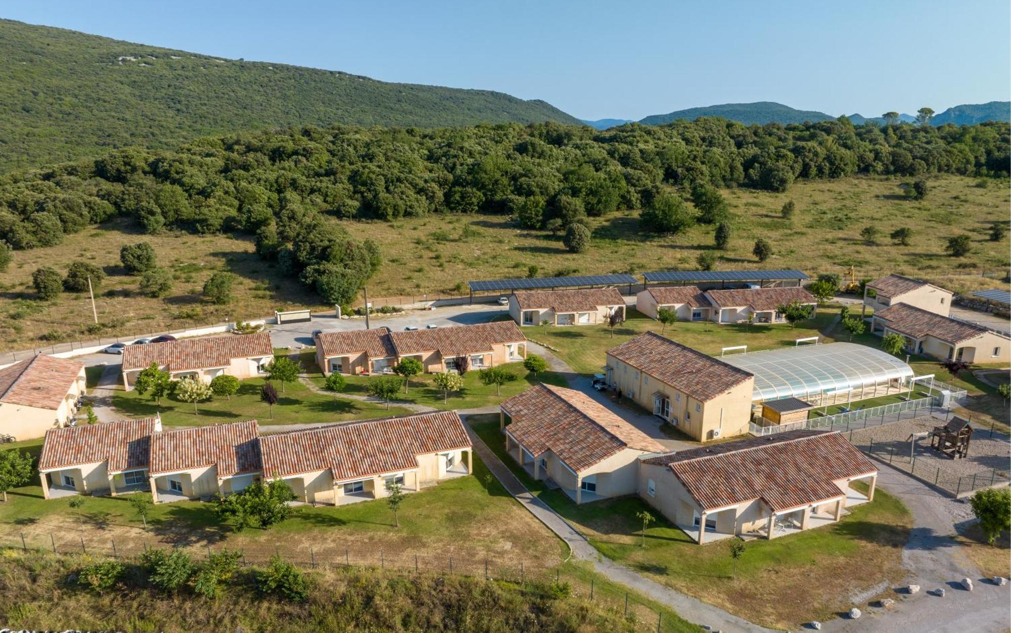 Park & Suites Village Gorges De L'Herault-Cevennes Brissac Exterior photo