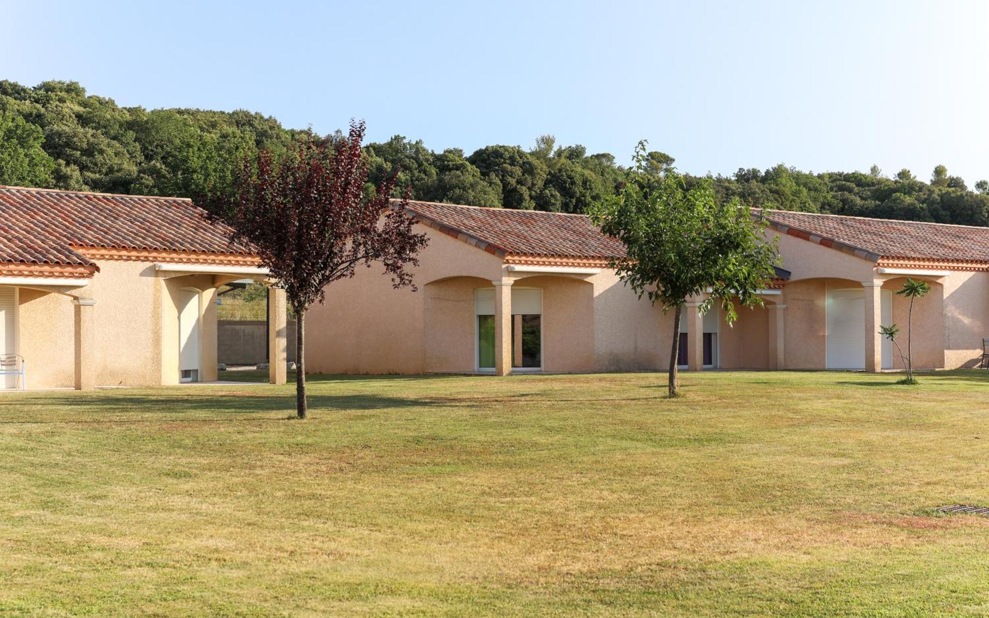 Park & Suites Village Gorges De L'Herault-Cevennes Brissac Exterior photo