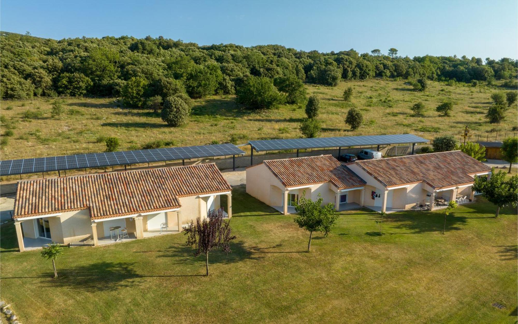 Park & Suites Village Gorges De L'Herault-Cevennes Brissac Exterior photo