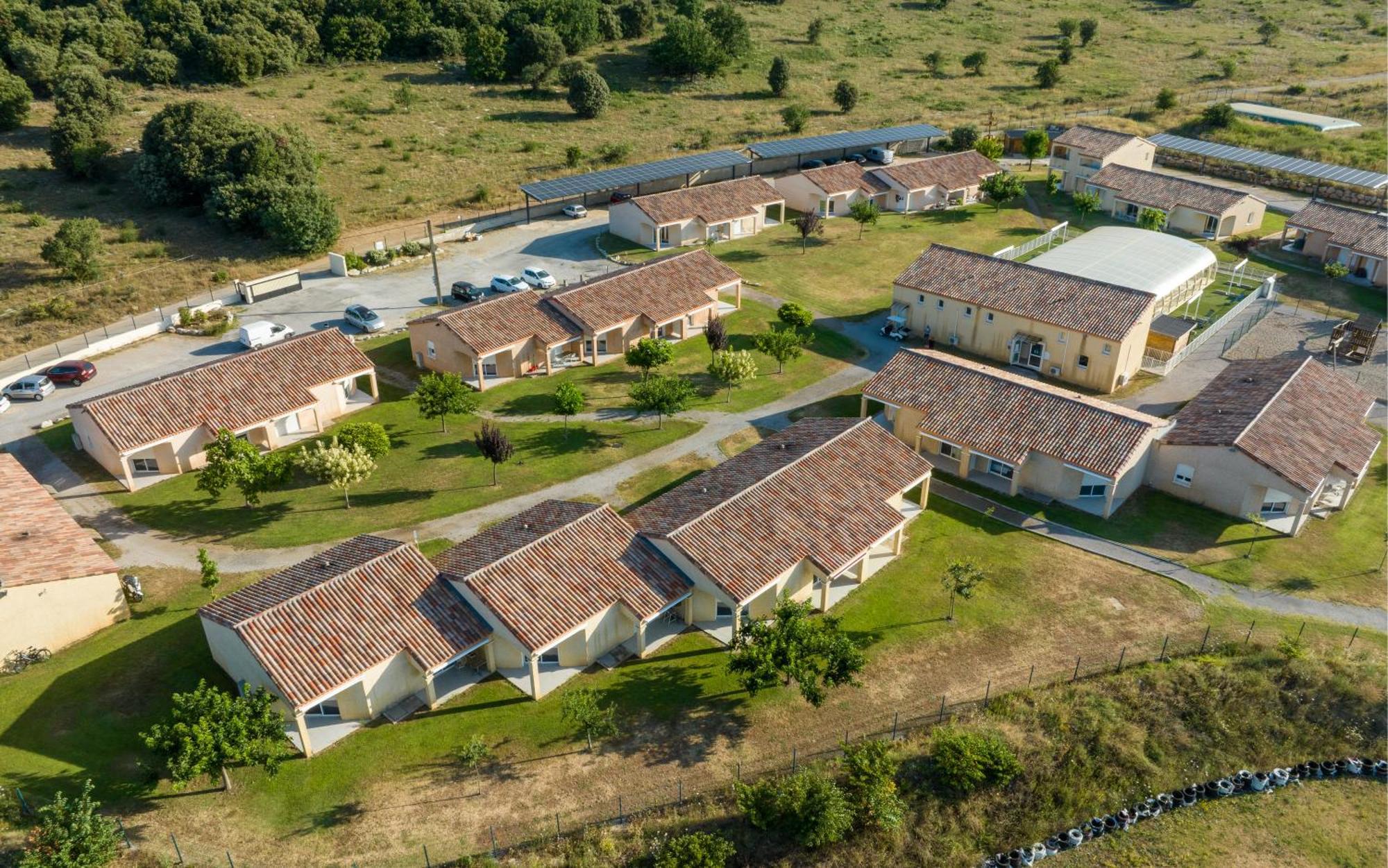 Park & Suites Village Gorges De L'Herault-Cevennes Brissac Exterior photo
