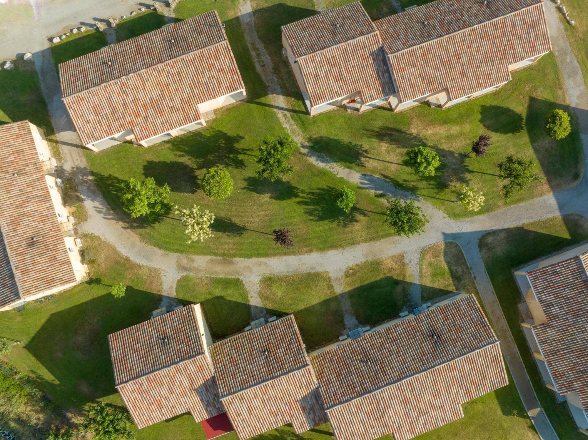 Park & Suites Village Gorges De L'Herault-Cevennes Brissac Exterior photo